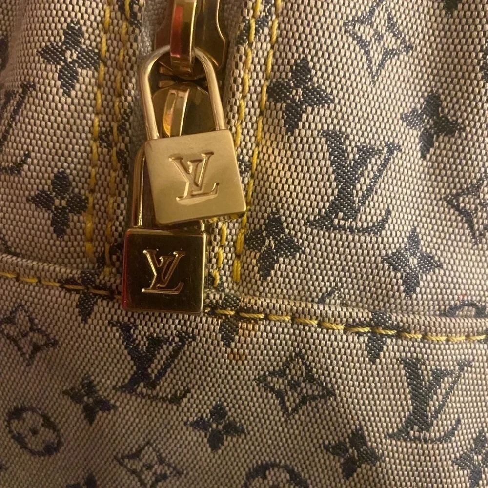 Authentic Louis Vuitton Marie in excellent condition. A condition